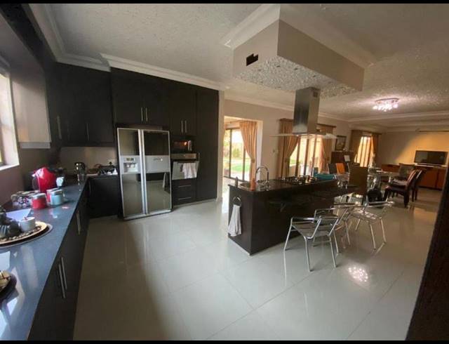 5 BEDROOM HOUSE FOR SALE IN OSLO BEACH